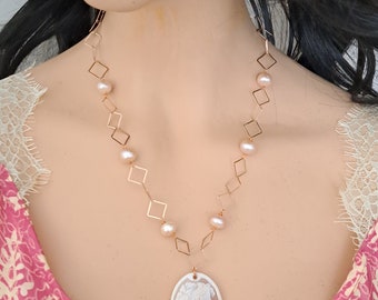 Collares sardónicos de conchas y camafeos, perlas rosas y plata 925 bañada en oro rosa, joyería italiana