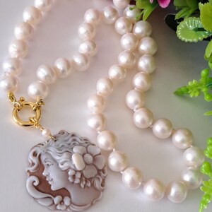 Sardonic shell cameo necklace with white pearls and gold-plated 925 silver, Italian jewelry image 8