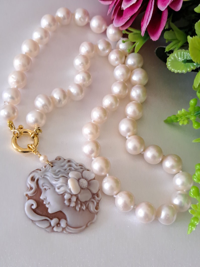 Sardonic shell cameo necklace with white pearls and gold-plated 925 silver, Italian jewelry image 8