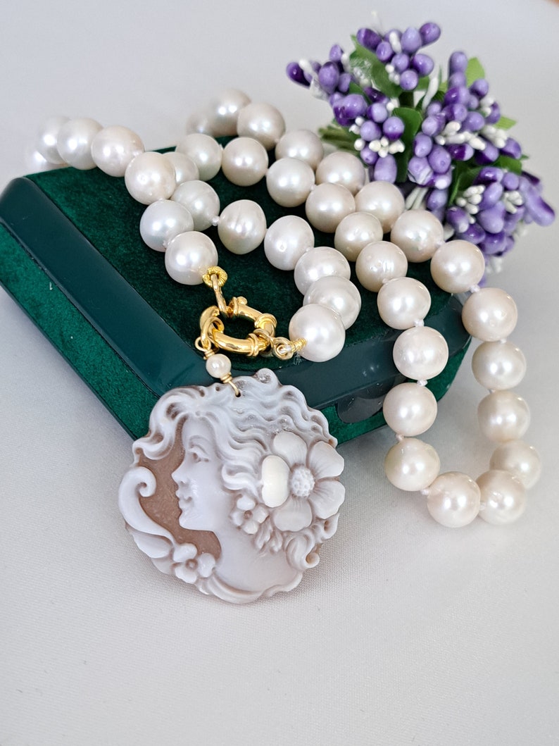 Sardonic shell cameo necklace with white pearls and gold-plated 925 silver, Italian jewelry image 5