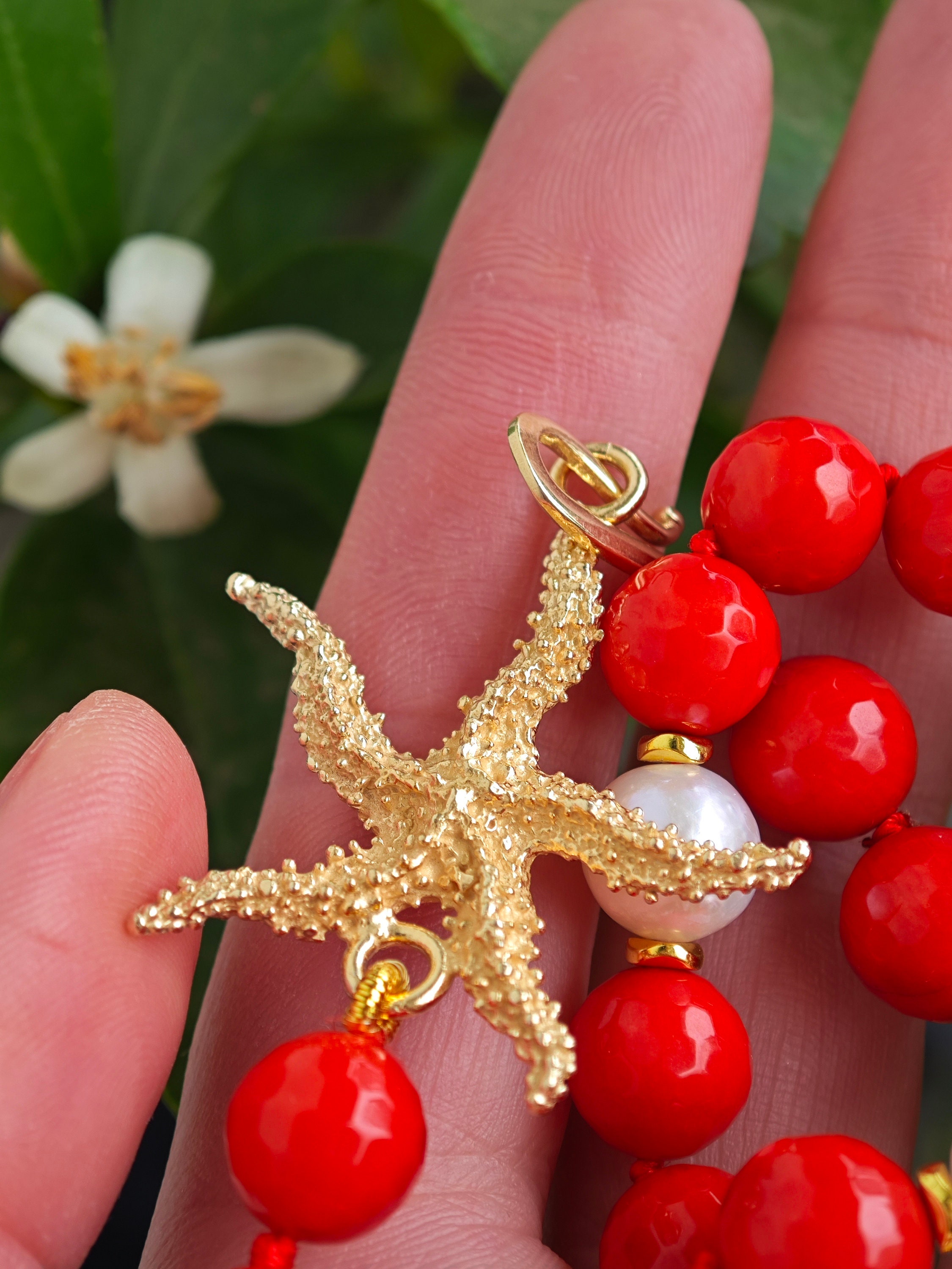 Ras de cou en perles de corail rouges : collier artisanal