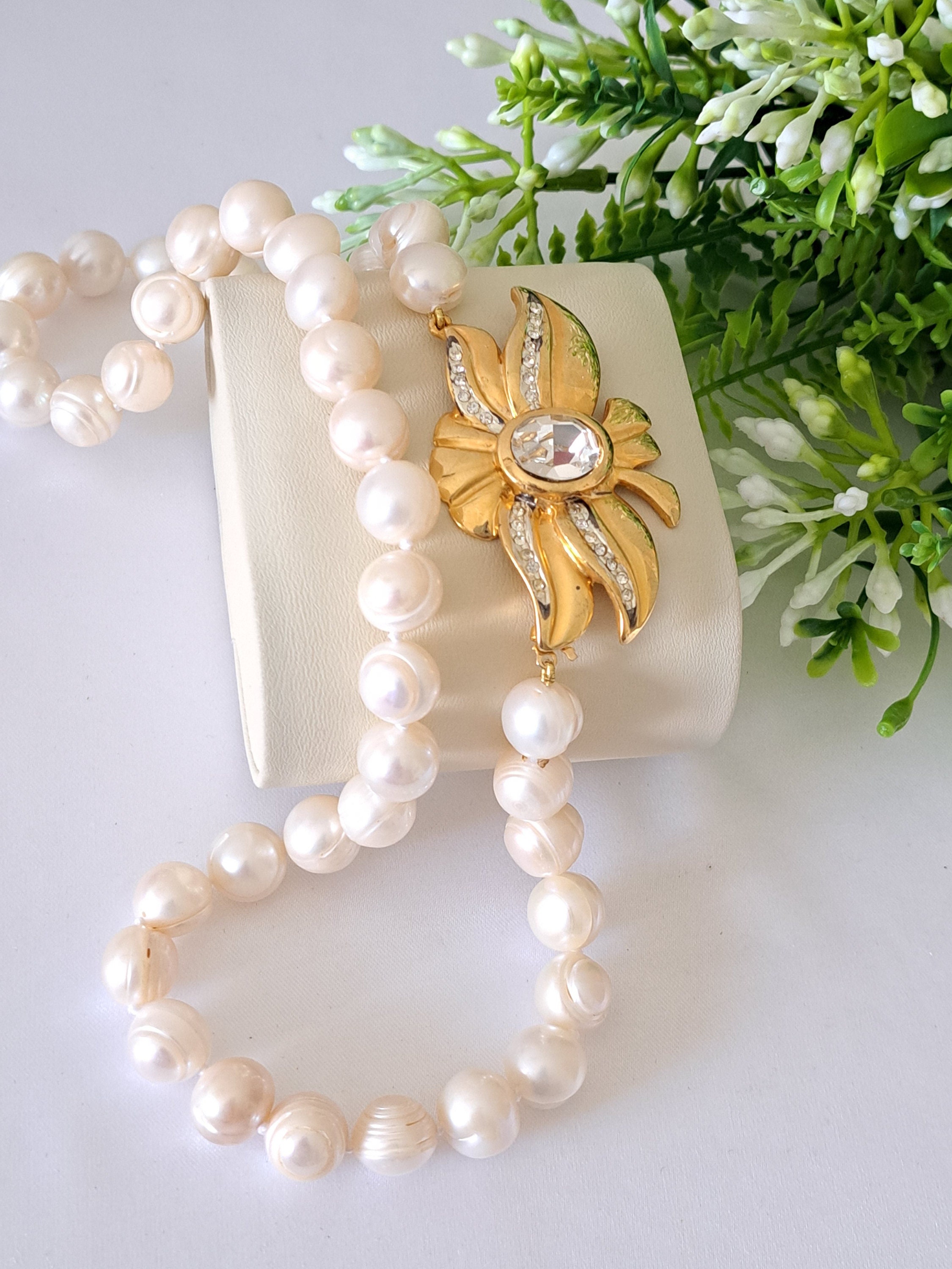 Pearl necklace with flower hotsell clasp