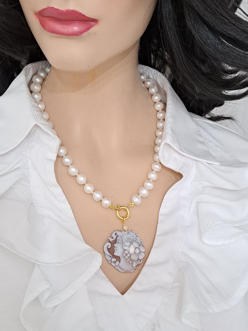 Sardonic shell cameo necklace with white pearls and gold-plated 925 silver, Italian jewelry image 7