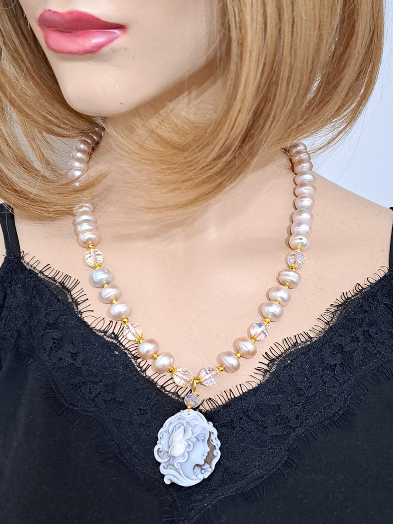 Sardonische Muschel-Cameo-Halskette mit rosa Perlen, italienischer Schmuck Bild 1