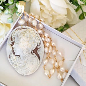 Sardonyx shell and aventurine stone cameo necklace, Italian jewelry