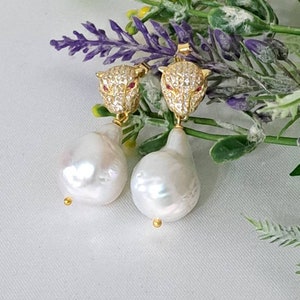 Witte barokke parel- en zilveren oorbellen met zirkonen, Italiaanse sieraden