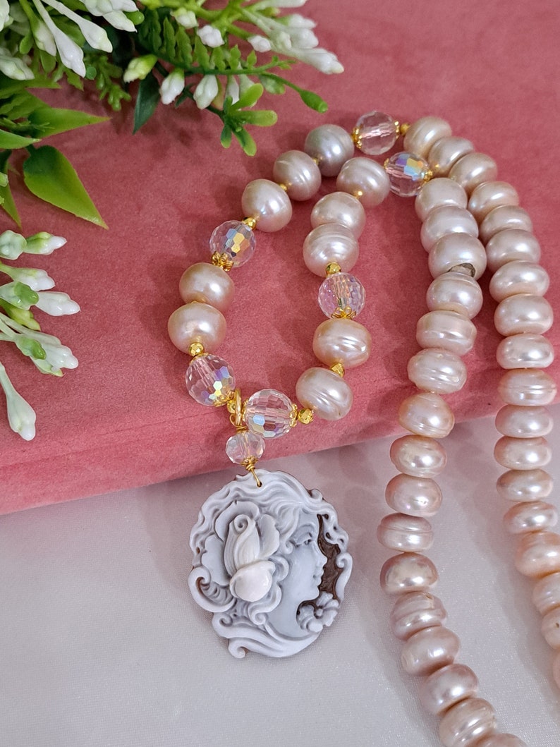 Sardonische Muschel-Cameo-Halskette mit rosa Perlen, italienischer Schmuck Bild 4