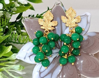 Cluster earrings with green quartz stones and brass leaves, vintage style earrings