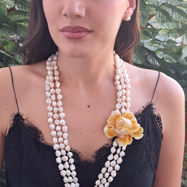 Maxi white pearl necklace and mother-of-pearl flower, multi-strand necklace