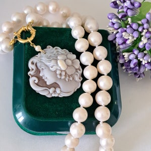 Sardonische Muschelkameen-Halskette mit weißen Perlen und vergoldetem 925er Silber, italienischer Schmuck Bild 4