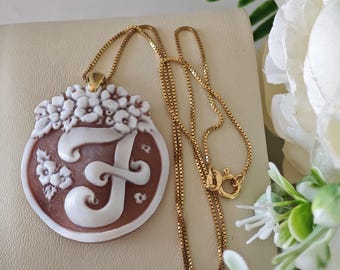Collana con iniziale tuo nome cammeo conchiglia sardonica e catena
