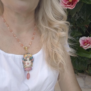 Caltagirone ceramic Moor&#39;s head necklace, rosary necklace with rose quartz stones and white pearls, Sicilian necklace