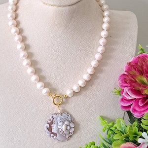 Sardonic shell cameo necklace with white pearls and gold-plated 925 silver, Italian jewelry image 6