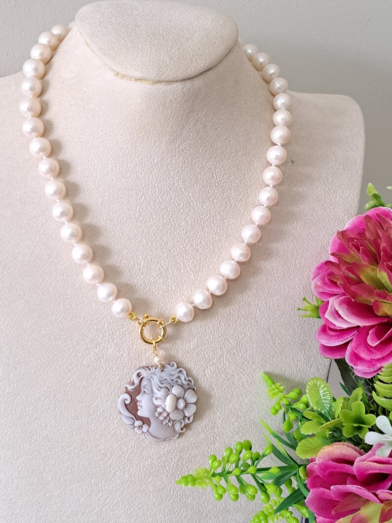 Sardonic shell cameo necklace with white pearls and gold-plated 925 silver, Italian jewelry image 6