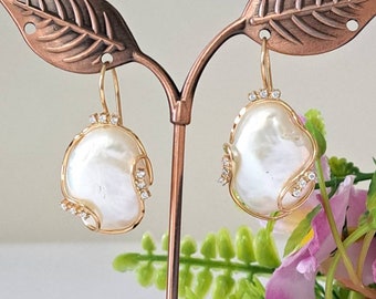 White baroque pearl earrings and gold-plated 925 silver with zircons, Italian jewels