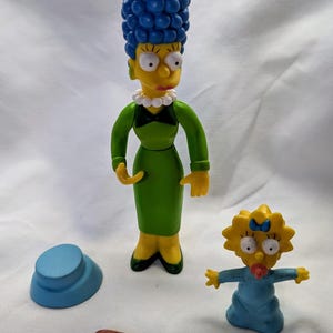 Playmates The Simpsons &quot;Sunday Best Marge and Maggie&quot; Series #10 Figure