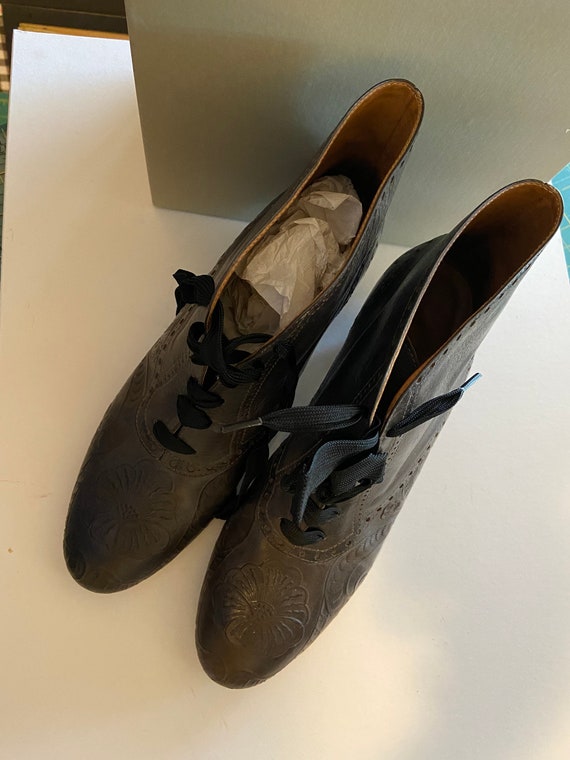 Perry Ellis Saville boots size 7M