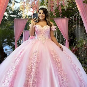 Luxurious  Pastel Pink Quinceañera  gown.  Princess Style Gown.  Vestido de quinceañera.  Quince Dress.