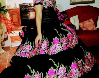Elegant embroidered Quince Dress.  Colorful embroidery. Quinceanera Dresses. Sweet 16 dresses. Custom Made. Mexican Dress. Vestido Mexicano