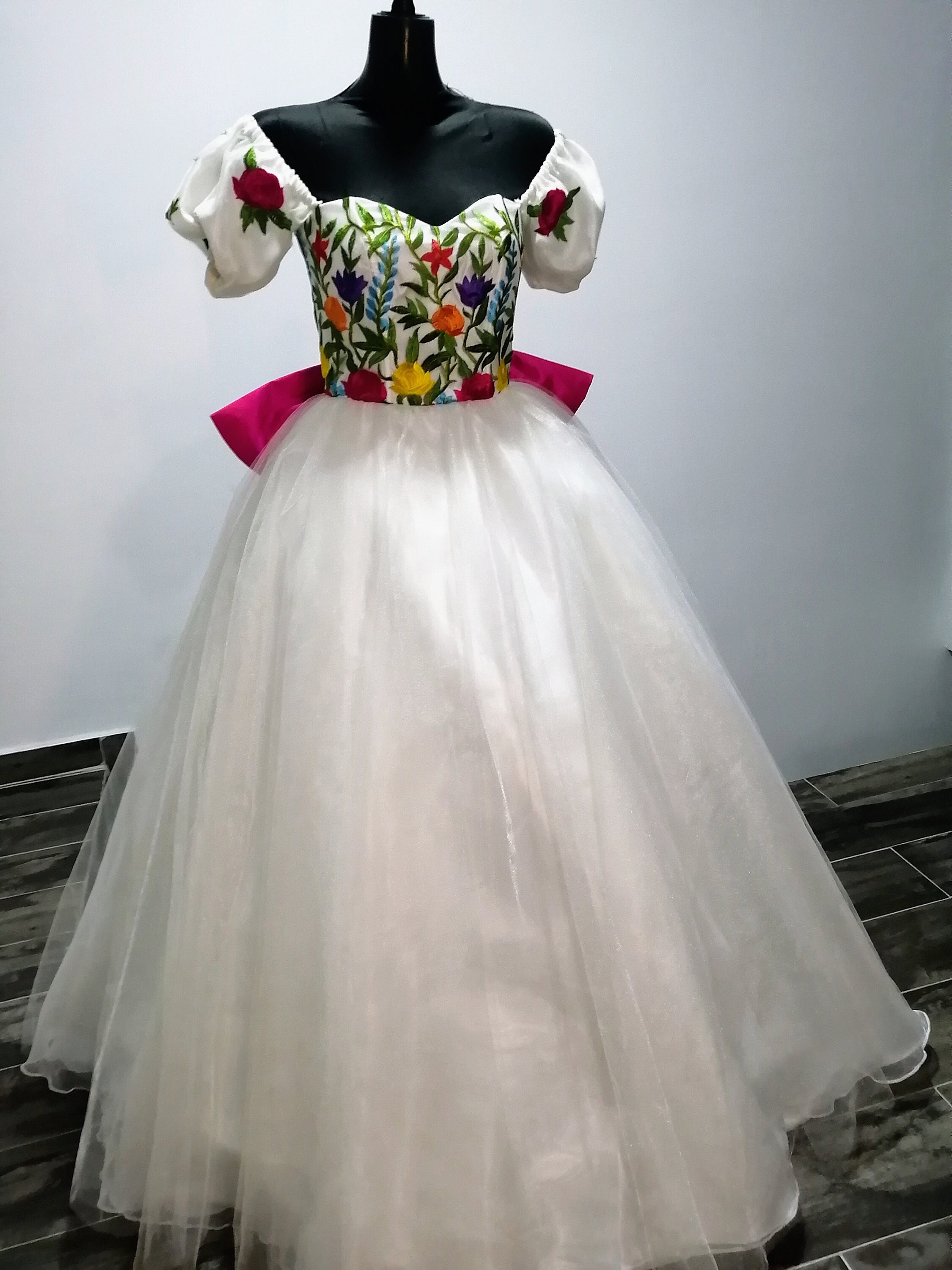 Hermoso vestido Fanny bordado, vestido gala para fiesta mexicana, vestido  artesanal estilo mexicano 5 de Mayo, boda mexicana, bordado flores -   Portugal