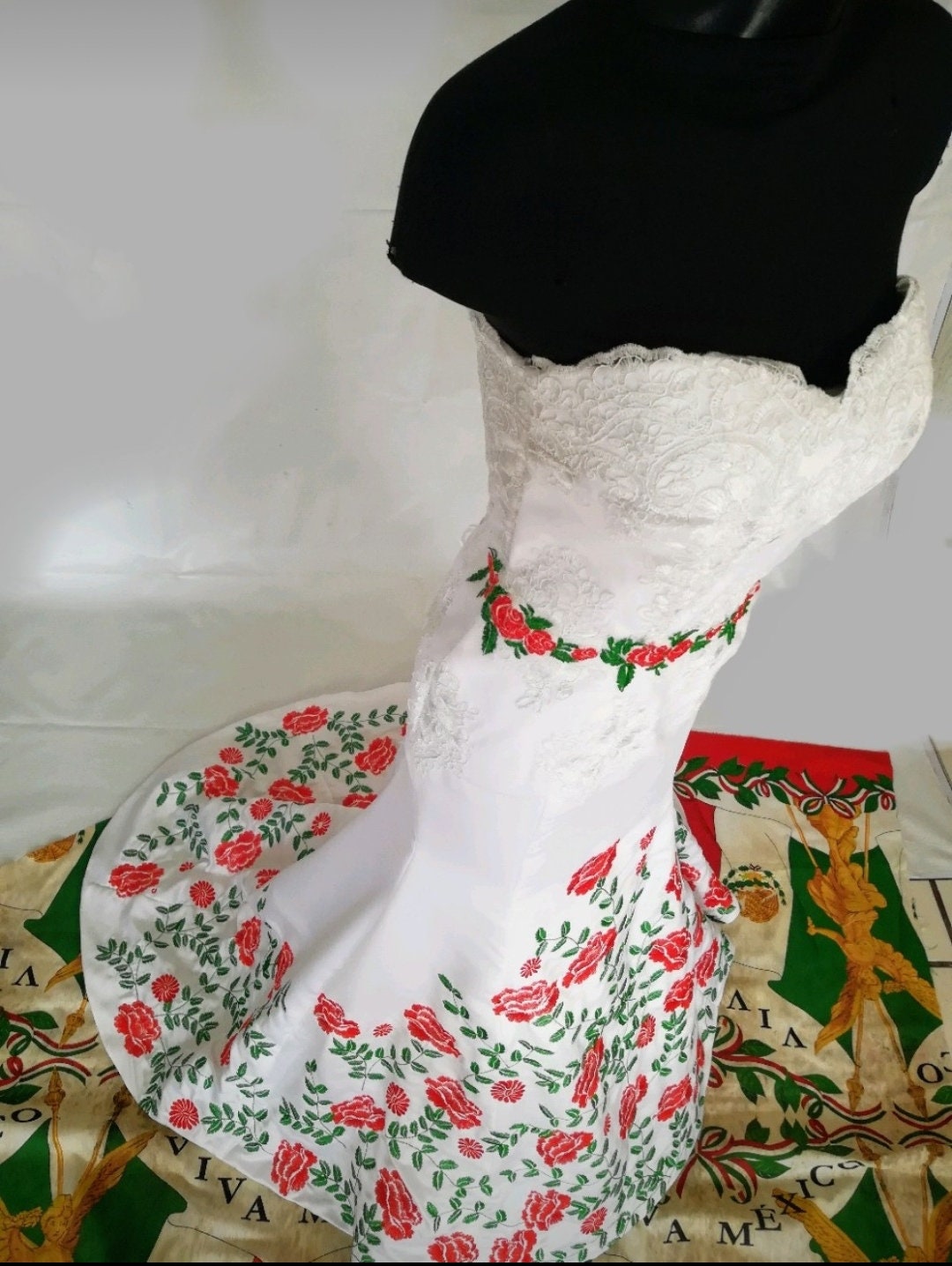 Mexican Wedding Dress. Floral embroidery. Wedding Dress. Vestido Mexicano Bordado floral. Special occasion Dress. Made to order