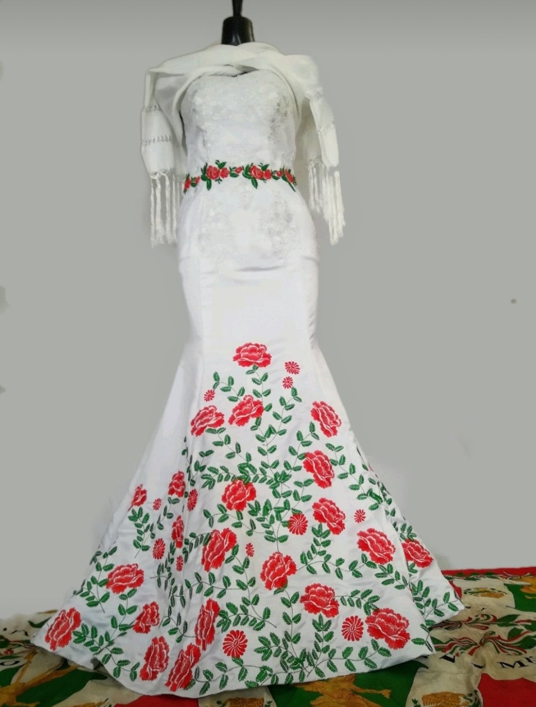 Vestidos de novia mexicanos bordados multicolor con tren Vestido  de quinceañera de sirena de cinco capas 2024, Beige : Ropa, Zapatos y  Joyería