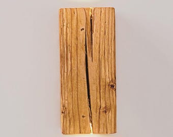 Handcrafted reclaimed wood wall lamp: Sustainable and unique