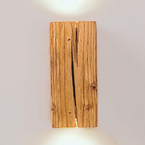 Handcrafted reclaimed wood wall lamp: Sustainable and unique