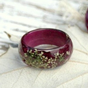 resin ring Garden botanical ring Purple petals nature inspired alternativ engagement ring White Queen Anne&#39;s Lace flower ring Forest jewelry