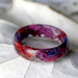 Women resin ring, flower resin ring, Flower petals, Nature inspired engagement rings Resin ring flower Nature resin ring Real flower ring