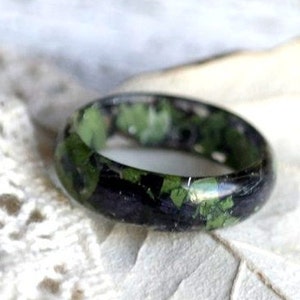 men resin ring Petal resin ring Flower petals ring Nature inspired engagement rings Resin ring flower Nature resin ring Real flower ring