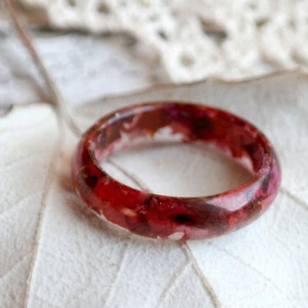 eco resin ring REAL FLOWER RING Cherry flavor Nature inspired engagement rings Botanical handmade jewelry Flower petals Jewelry mens ring