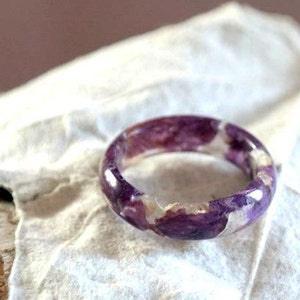 Resin Flower Ring, Resin Jewelry, Dried Forest Flowers Ring, Floral Resin Wedding Band, Nature Inspired Engagement Rings, Mens Ring