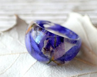 eco resin ring Resin ring flower Resin jewelry Nature inspired engagement flower ring Pressed flower petals ring Terrarium jewelry Blue ring