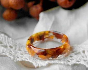 eco resin ring-REAL FLOWER RING-Transparent Resin-nature inspired engagement rings-botanical handmade jewelry-Eco Friendly -Everyday Jewelry