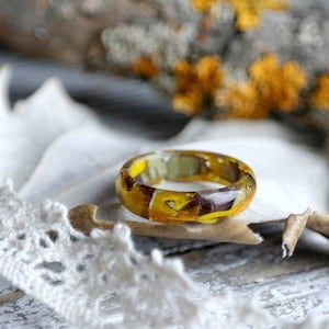 resin ring Petal resin ring Flower petals ring Nature inspired engagement rings Resin ring flower Nature resin ring Real flower ring Bright