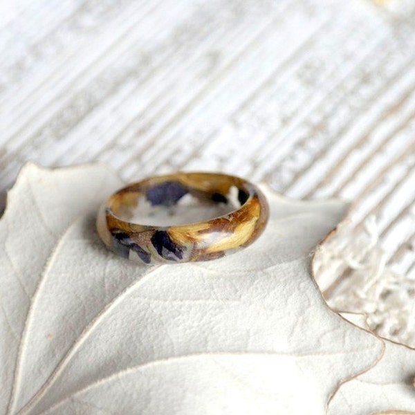 Resin Ring, Rreal Flower Terrarium Ring, Dried Summer Plant Jewelry, Nature Lover Gift, Yellow Blue Men Ring, Nature Inspired Engagment Ring