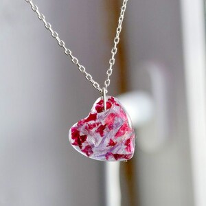 heart gift eco resin necklace Romantic pendant necklace with a real flower Eco-friendly botanical jewelry-terrarium necklace pink heart