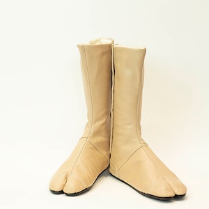 Japanese tabi boots in soft leather, very comfortable, very light, halux valgus correction, barefoot sensation, and avant garde Beige