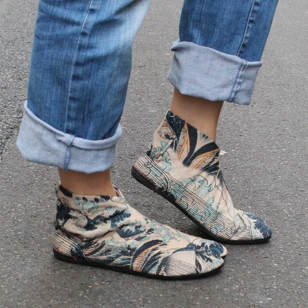 Cotton tabi ankle boots, Hokusai's Great Wave, Japanese jikatabi Unisex