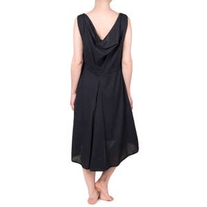 Dress back to front, dress in light cotton fabric, dress with back neckline, back naked dress, black dress. image 3