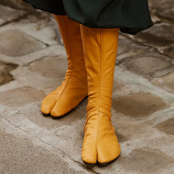 Japanese tabi boots in soft leather, very comfortable, very light, halux valgus correction, barefoot sensation, and avant garde!