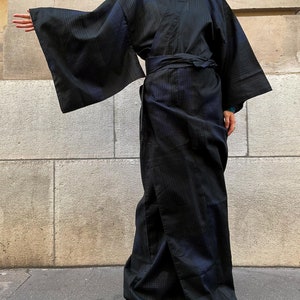 Traditional Japanese yukata in checkered cotton, Sumo pattern, with a matching belt Black