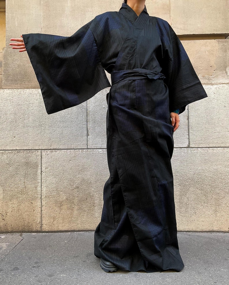 Traditional Japanese yukata in checkered cotton, Sumo pattern, with a matching belt Black