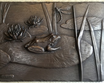 Grenouille Lily Pad Cold Cast Bronze Signé Wall Art Sculpture Plaque Relief Image hautement détaillée HOME ou GARDEN