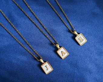 Collier initial en or en nacre, collier initial en or, collier initial en acier inoxydable avec plaqué or 18 carats, cadeaux pour elle