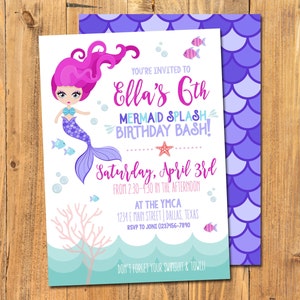 Puede incluir: Invitación de cumpleaños con temática de sirena en tonos morados y turquesas. La invitación presenta una sirena de dibujos animados, burbujas y el texto "Ella's 6th Mermaid Splash Birthday Bash!" con detalles del evento.