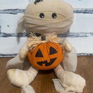 Mummy Doll / Holiday Dolls / Halloween Decor / Rag Doll / Fall Decor / Primitive Mummy / Mummy Decoration / Halloween Decoration / Mummy