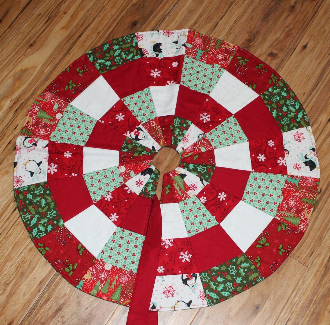 Penguin Tree Skirt 