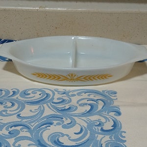 Golden wheat pyrex divided casserole dish 1.5 quart